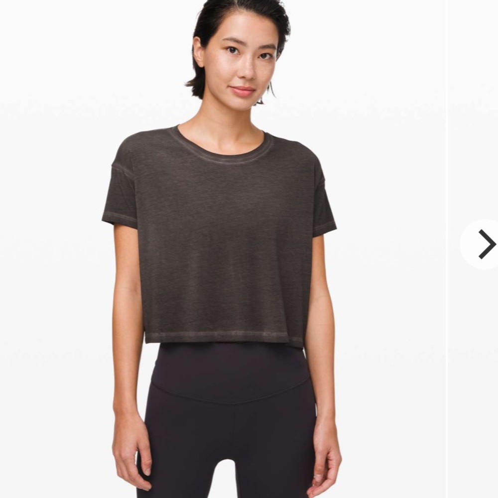Lulu lemon cropped Cates tee